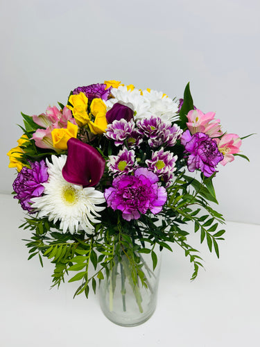 Ramo variado con calas, gerberas, clavel, rosas mini y margaritas